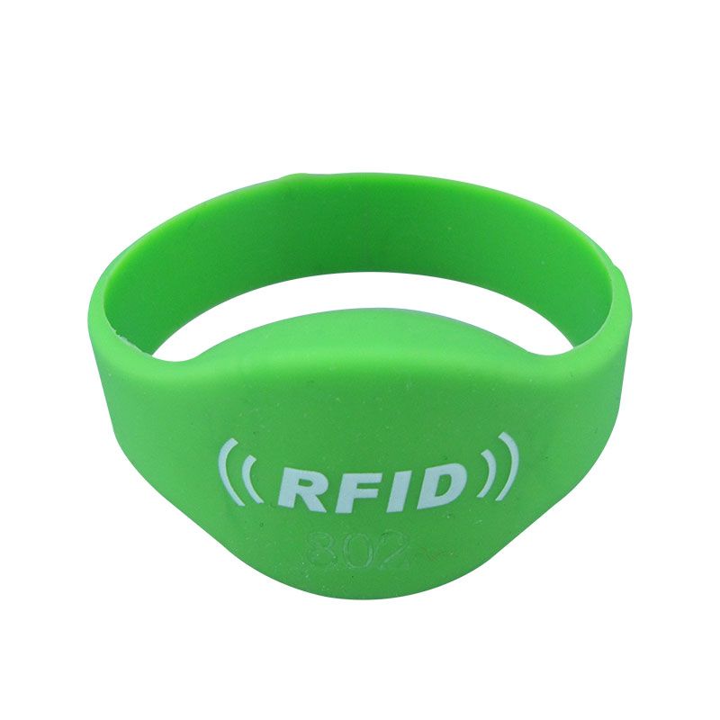 125KHZ TK4100 पहनने योग्य पनरोक सिलिकॉन आरएफआईडी कंगन Wristband